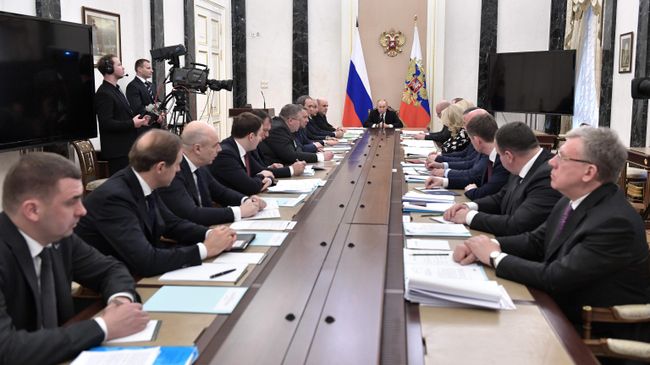 Президент России Владимир Путин проводит совещание с членами правительства Президент России Владимир Путин проводит совещание с членами правительства