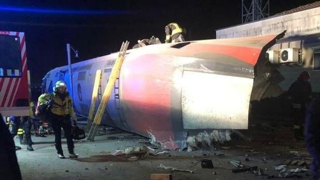 В Италии сошел с рельсов скоростной поезд Frecciarossa В Италии сошел с рельсов скоростной поезд Frecciarossa