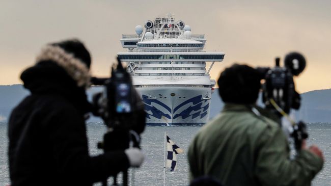 Круизное судно Diamond Princess в Йокогаме. 6 февраля 2020 Круизное судно Diamond Princess в Йокогаме. 6 февраля 2020