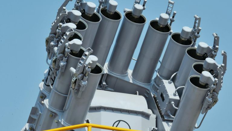 Палубная ракетная установка компании Larsen & Toubro (L&T) на 11-ой международной выставке оборонной промышленности Defexpo India 2020
