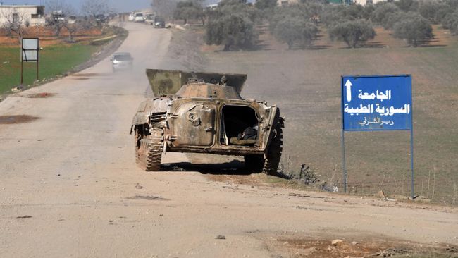 Боевая машина пехоты в населенном пункте ад-Дейр аш-Шаркий в Сирии Боевая машина пехоты в населенном пункте ад-Дейр аш-Шаркий в Сирии