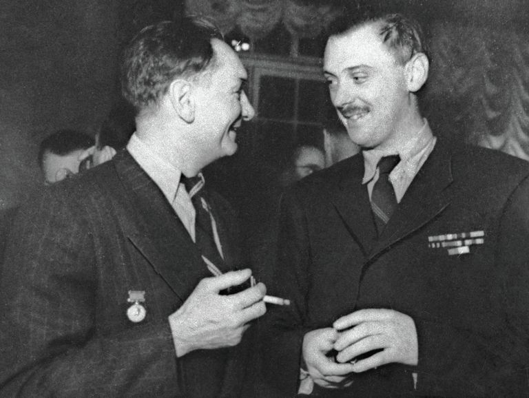 Кинорежиссер Всеволод Пудовкин и писатель Сергей Михалков