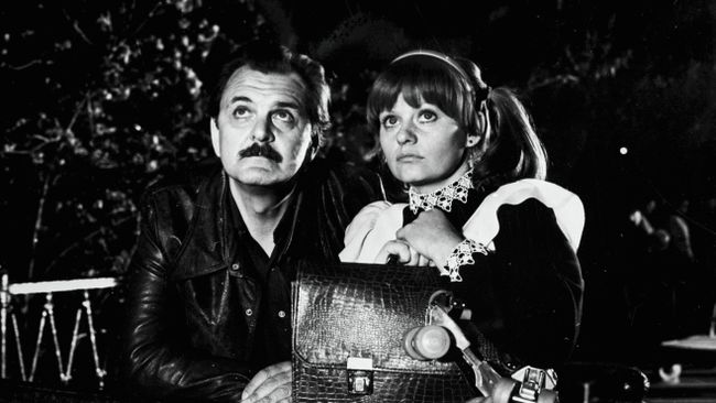 Юрий Яковлев (слева) и Ирина Муравьева (справа) на съемках художественного фильма Карнавал Юрий Яковлев (слева) и Ирина Муравьева (справа) на съемках художественного фильма Карнавал