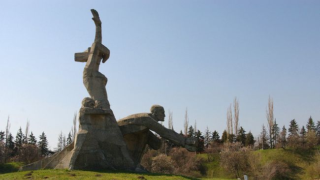 Мемориал в Змиёвской балке, Ростов-на-Дону Мемориал в Змиёвской балке, Ростов-на-Дону