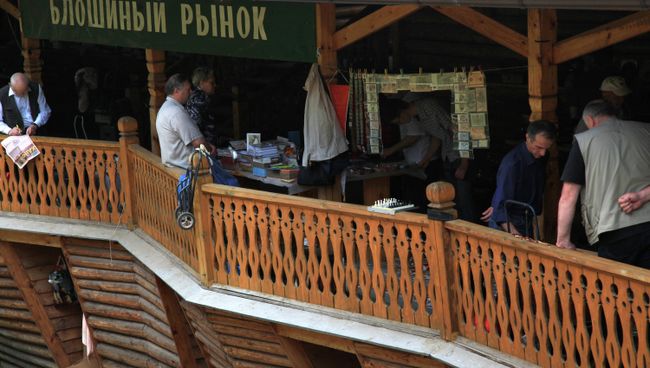 Торговля на рынке Вернисаж в Измайлово Торговля на рынке Вернисаж в Измайлово