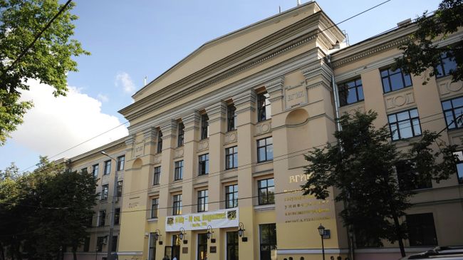 Здание ВГИКа на улице Вильгельма Пика в Москве Здание ВГИКа на улице Вильгельма Пика в Москве