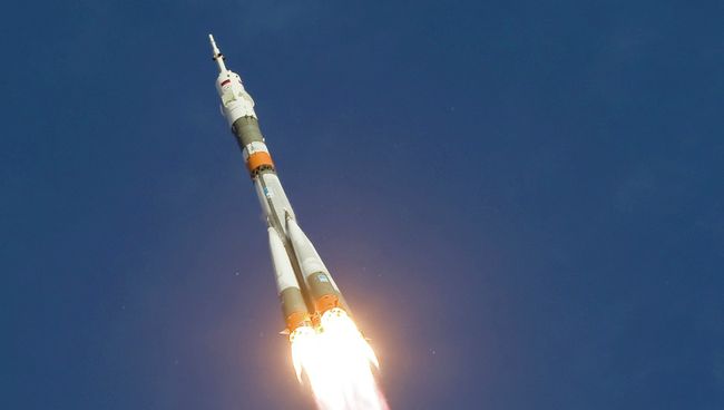 Запуск ракеты-носителя Союз-ФГ с пилотируемым кораблем Союз ТМА-06М со стартовой площадки Байконура