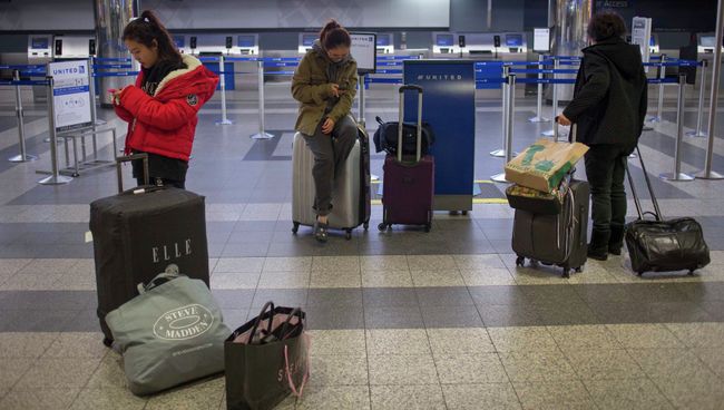 Отмена рейсов в нью-йоркском аэропорту LaGuardia в связи с бушующим в Атлантическом океане ураганом Сэнди Отмена рейсов в нью-йоркском аэропорту LaGuardia в связи с бушующим в Атлантическом океане ураганом Сэнди