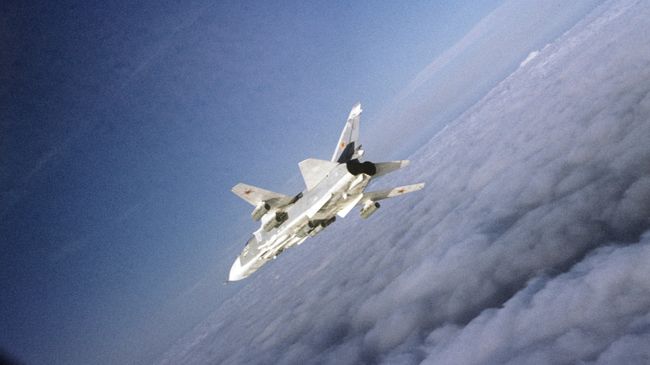 Бомбардировщик Су-24. Архив