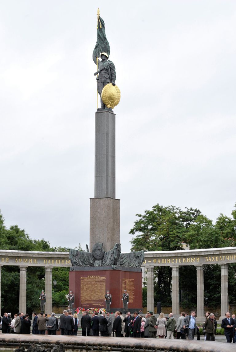 Памятник Советским воинам-освободителям в Вене Памятник Советским воинам-освободителям в Вене