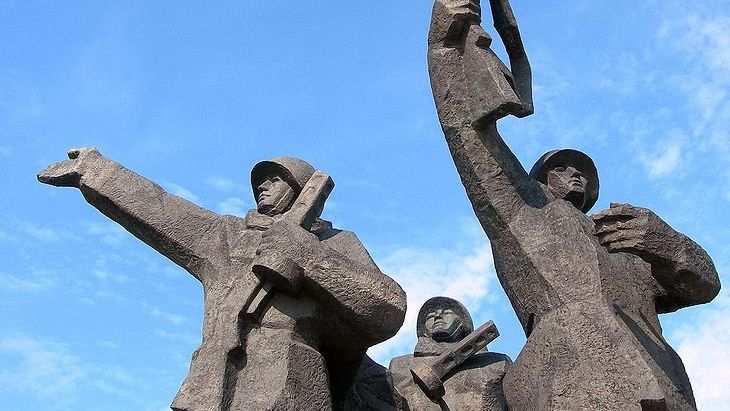 Памятник Освободителям Риги Памятник Освободителям Риги - РИА Новости, 1920, 05.05.2021