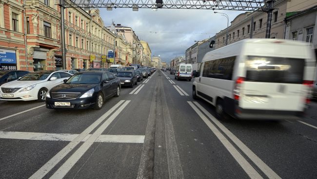 Реверсивная полоса дорожного движения на Проспекте мира. Архивное фото