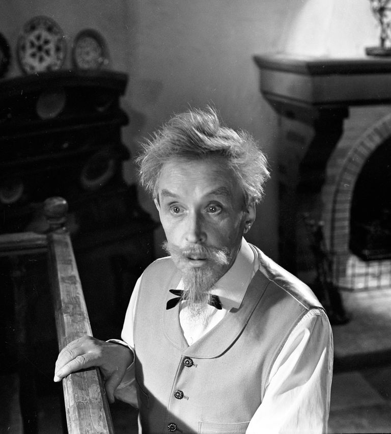 Гарин в сцене из фильма Обыкновенное чудо Гарин в сцене из фильма Обыкновенное чудо