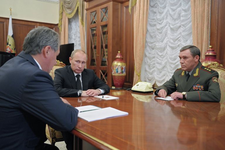 В.Путин встретился с С.Шойгу и В.Герасимовым В.Путин встретился с С.Шойгу и В.Герасимовым