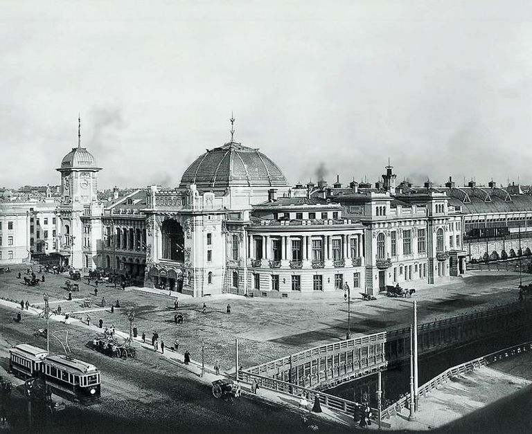 Витебский вокзал на фотографии производства мастерской К. Буллы, 1900-х гг. Витебский вокзал на фотографии производства мастерской К. Буллы, 1900-х гг.