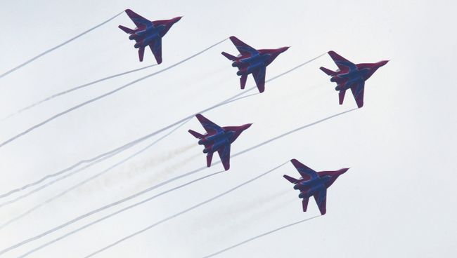 Полет авиационнuой группы Стрижи