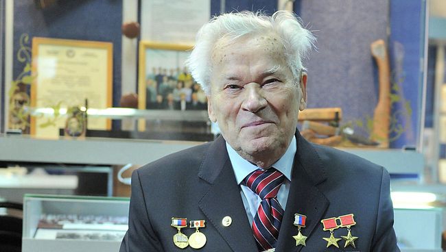 Конструктор-оружейник Михаил Калашников, архивное фото