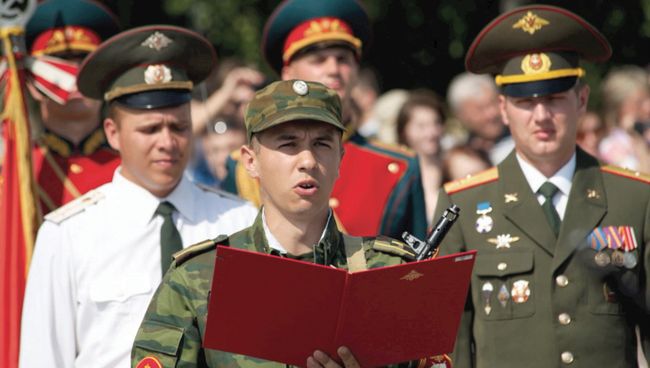 Принятие присяги. Архивное фото Принятие присяги. Архивное фото