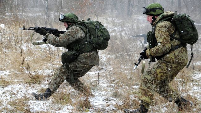 Военнослужащие демонстрируют боевую экипировку Ратник . Архивное фото Военнослужащие демонстрируют боевую экипировку Ратник . Архивное фото