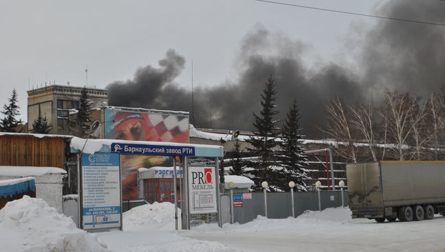 Пожар на заводе резинотехнических изделий в Барнауле Пожар на заводе резинотехнических изделий в Барнауле