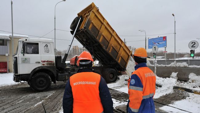 Работа снегоплавильного пункта в Москве