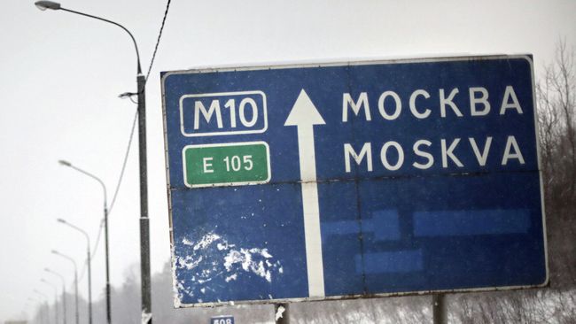Многодневная пробка на федеральной трассе М-10 Россия Многодневная пробка на федеральной трассе М-10 Россия