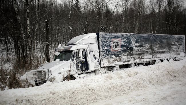 Многодневная пробка на федеральной трассе М-10 Россия Многодневная пробка на федеральной трассе М-10 Россия