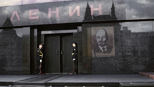 Почетный караул у Мавзолея В.И.Ленина, архивное фото Почетный караул у Мавзолея В.И.Ленина, архивное фото