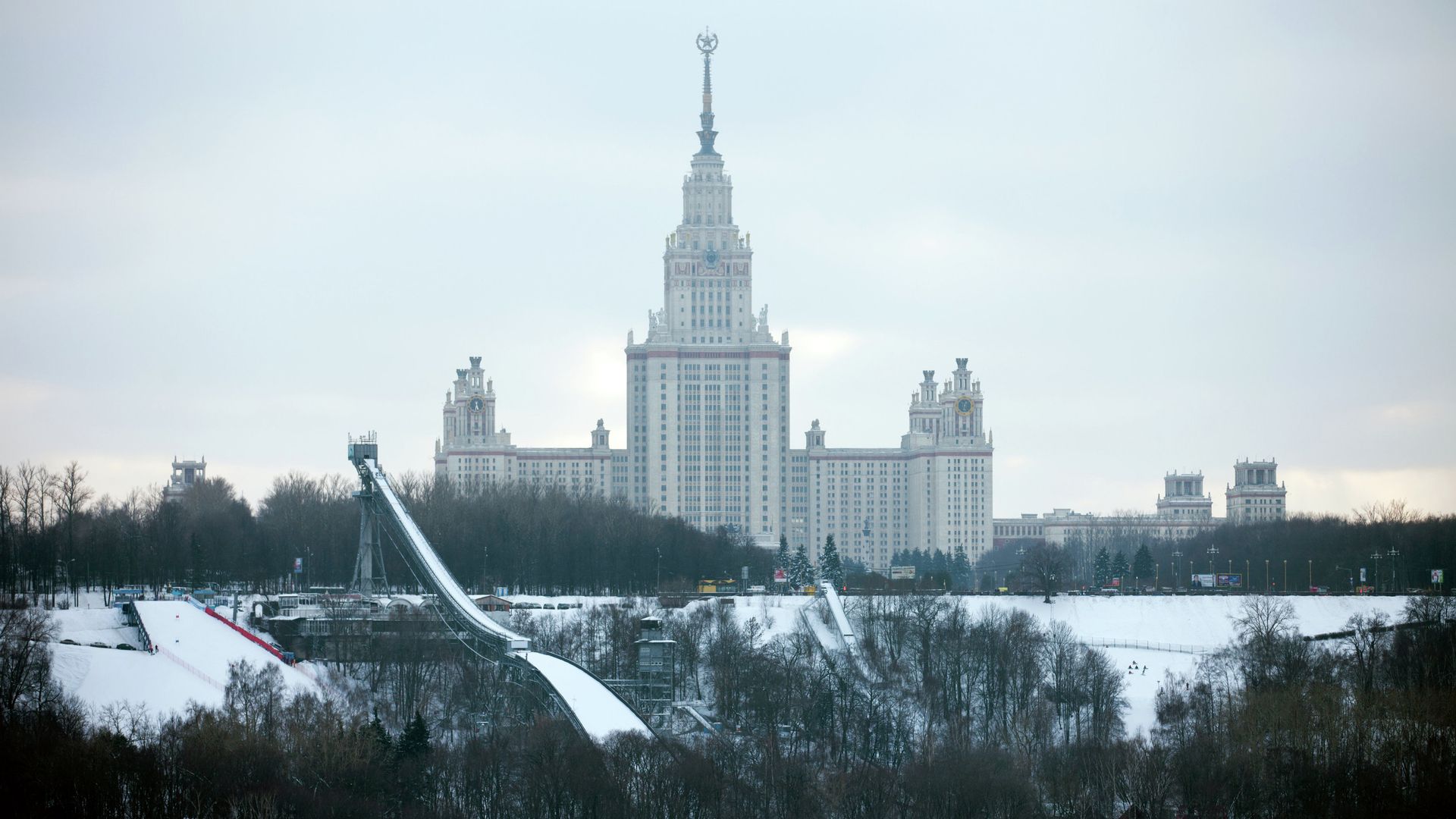 Воробьевы горы и здание МГУ Воробьевы горы и здание МГУ - РИА Новости, 1920, 24.01.2025