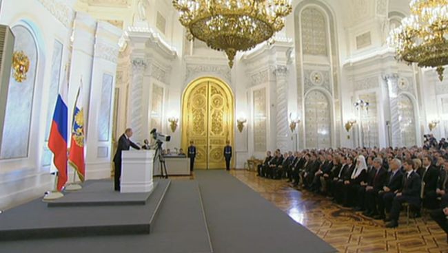 Владимир Путин обращается с ежегодным посланием к Федеральному Собранию Владимир Путин обращается с ежегодным посланием к Федеральному Собранию