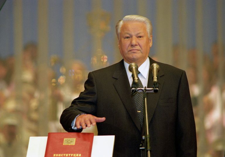 Борис Ельцин во время принятия присяги в 1996 году