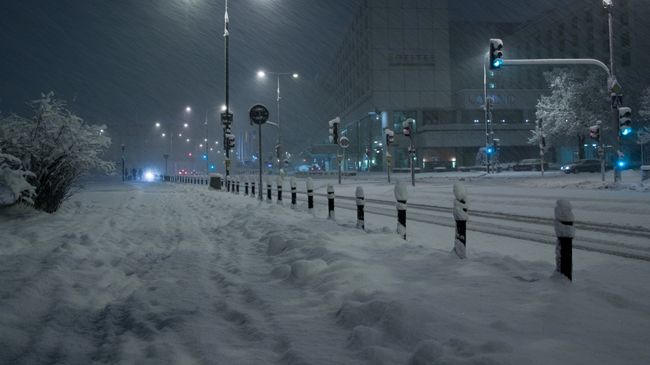 Снежная буря в центре Варшавы, Польша. Архив