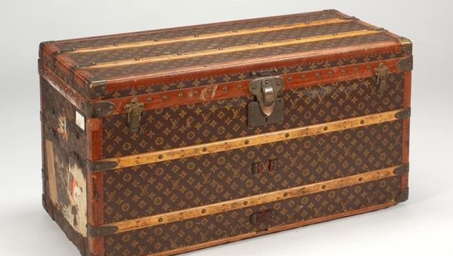 Дорожный сундук марки Louis Vuitton, принадлежавший легенде Голливуда актрисе Грете Гарбо Дорожный сундук марки Louis Vuitton, принадлежавший легенде Голливуда актрисе Грете Гарбо