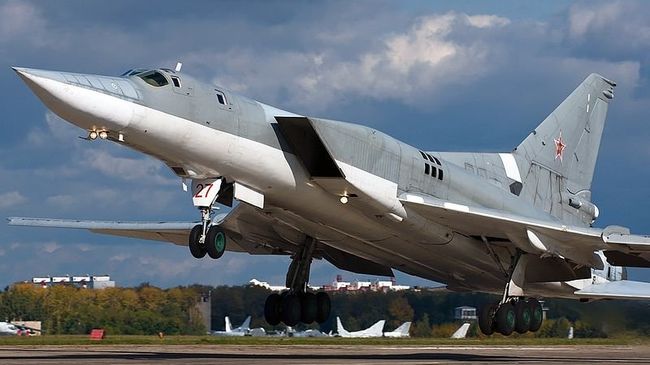 Дальний сверхзвуковой ракетоносец-бомбардировщик Ту-22МЗ