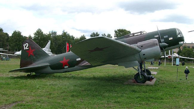 Дальний бомбардировщик ДБ-3 Дальний бомбардировщик ДБ-3