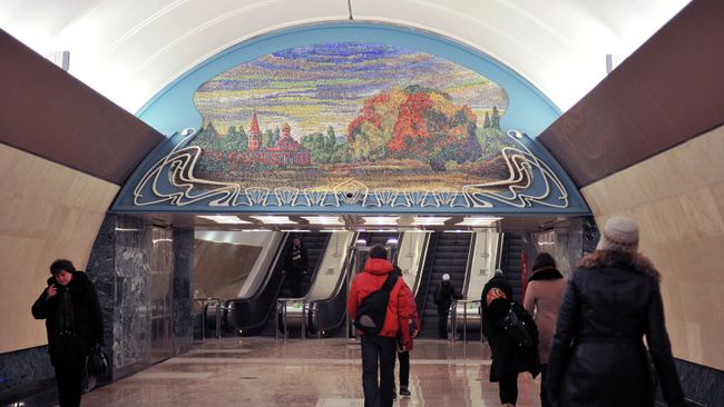 Выход со станции Марьина роща Люблинской линии московского метрополитена. Архивное фото Выход со станции Марьина роща Люблинской линии московского метрополитена. Архивное фото