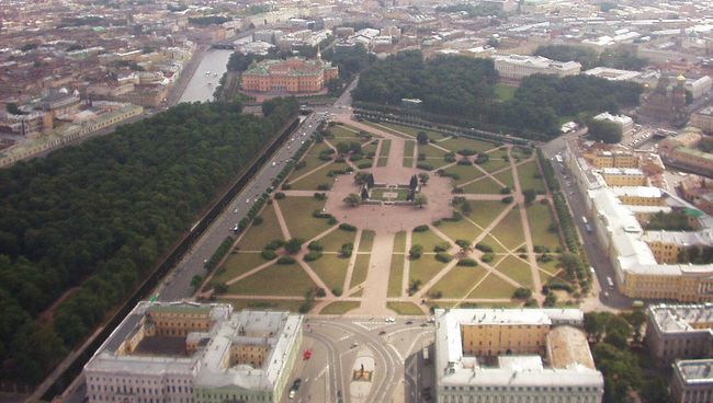 Марсово поле в Санкт-Петербурге. Архивное фото Марсово поле в Санкт-Петербурге. Архивное фото