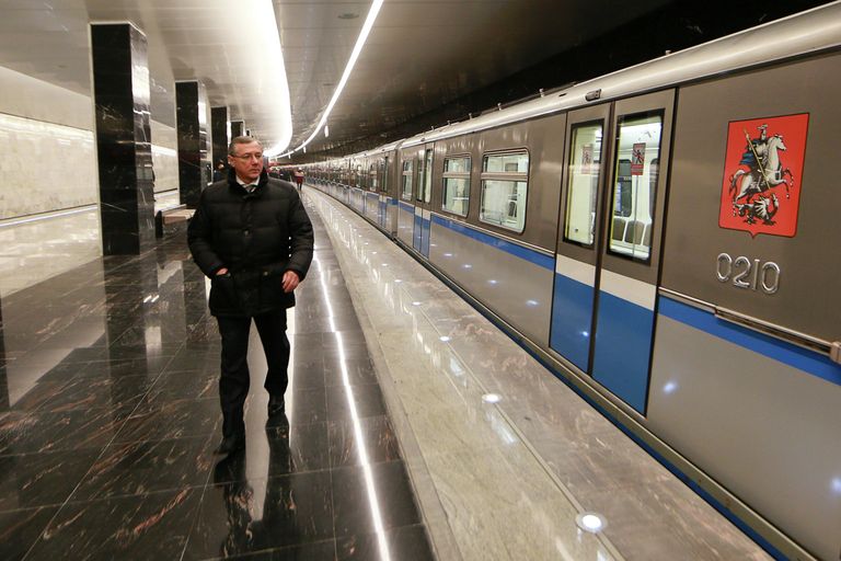Начальник Московского метрополитена Иван Беседин на платформе новой станции Пятницкое шоссе Начальник Московского метрополитена Иван Беседин на платформе новой станции Пятницкое шоссе