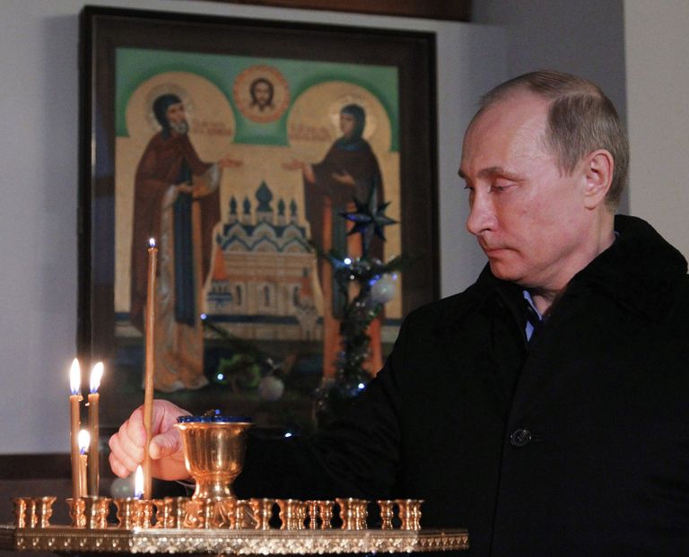 Президент РФ В.Путин на Рождественском богослужении в Сочи