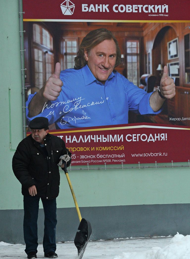 Рекламные плакаты с Жераром Депардье в городах России Рекламные плакаты с Жераром Депардье в городах России