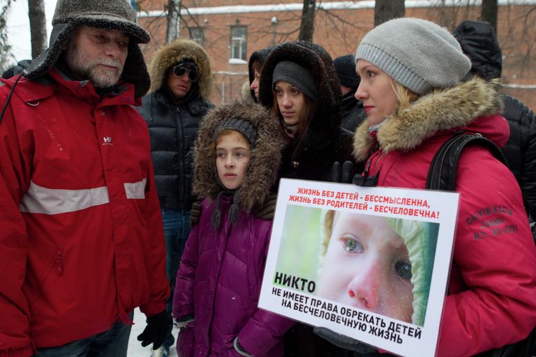 Пикет против антисиротского закона в Томске