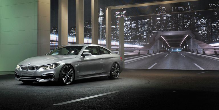Автомобиль BMW 4 Series Concept на автосалоне в Детройте, США Автомобиль BMW 4 Series Concept на автосалоне в Детройте, США