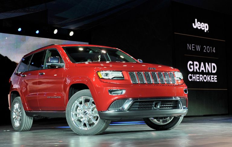 Автомобиль Jeep Grand Cherokee на автосалоне в Детройте, США Автомобиль Jeep Grand Cherokee на автосалоне в Детройте, США