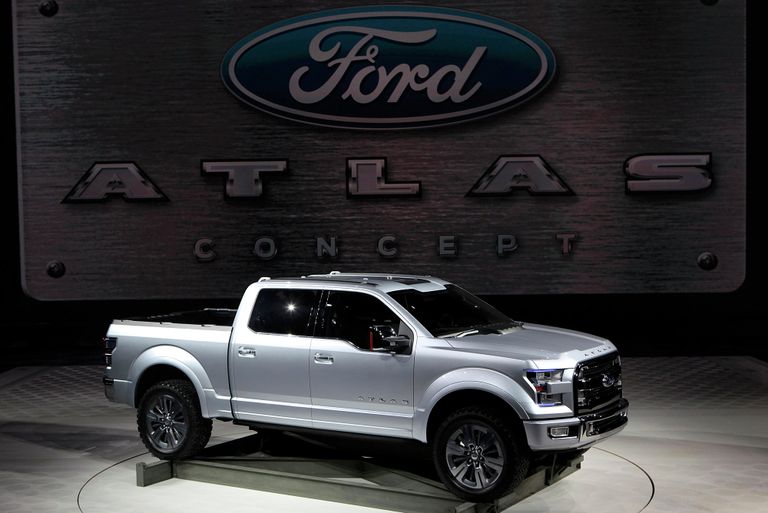 Автомобиль Ford Atlas на автосалоне в Детройте, США Автомобиль Ford Atlas на автосалоне в Детройте, США