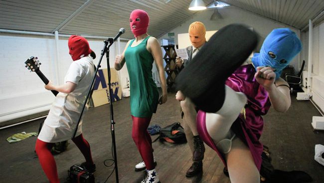 Кадр из фильма Pussy Riot: Панк-молитва (Pussy Riot—A Punk Prayer ) Кадр из фильма Pussy Riot: Панк-молитва (Pussy Riot—A Punk Prayer )