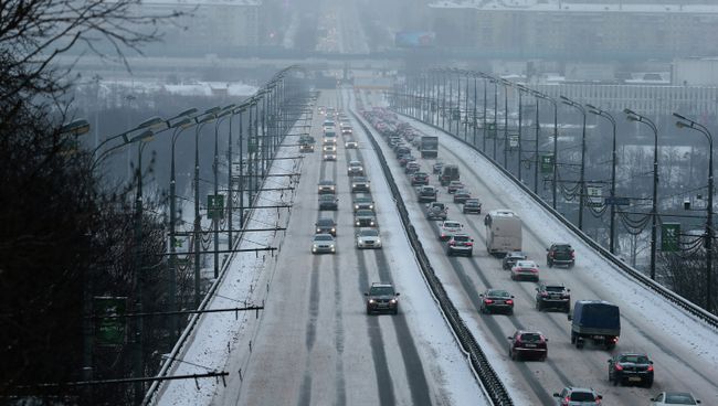 Дорожное движение в Москве. Архивное фото Дорожное движение в Москве. Архивное фото