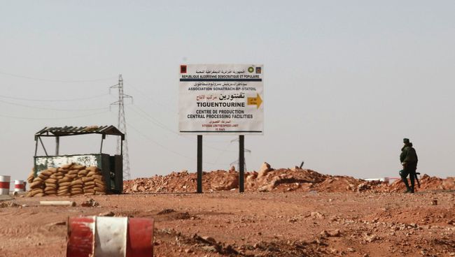 В районе газоперерабатывающего завода в Алжире, где боевики захватили заложников В районе газоперерабатывающего завода в Алжире, где боевики захватили заложников