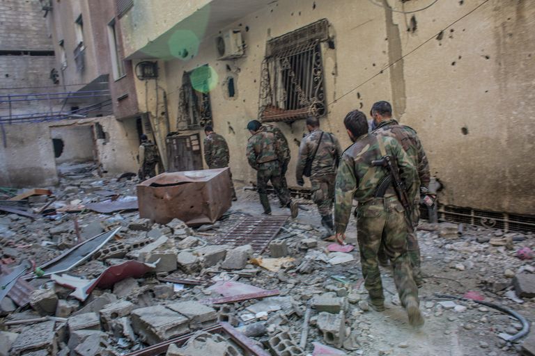 Военнослужащие сирийской армии в городе Дарайя, Сирия Военнослужащие сирийской армии в городе Дарайя, Сирия