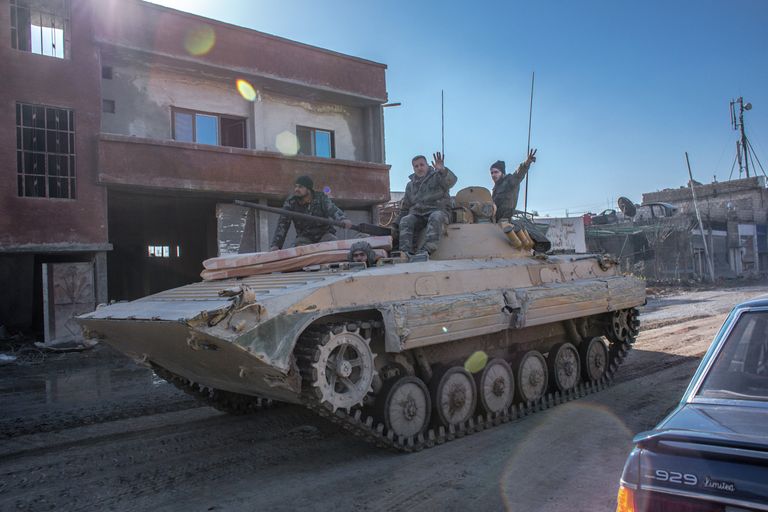 Военнослужащие сирийской армии в городе Дарайя, Сирия Военнослужащие сирийской армии в городе Дарайя, Сирия