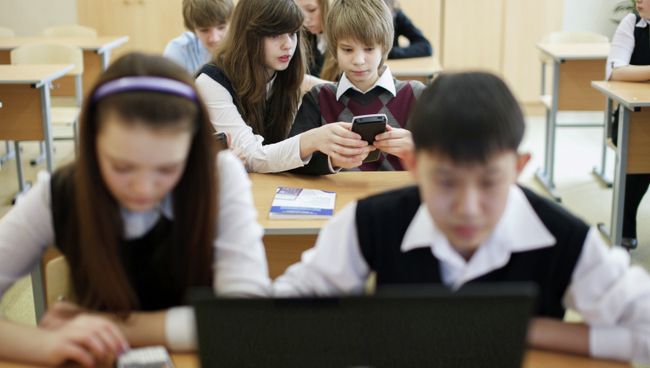 Минобрнауки выделит до 6,5 млн руб на программу 100 фильмов в школах Минобрнауки выделит до 6,5 млн руб на программу 100 фильмов в школах